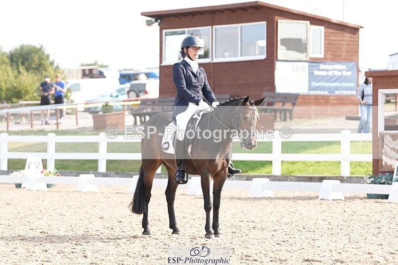 250817-095012-07256 - 090-Sarah.GoddardSaris.Fingers.Crossed