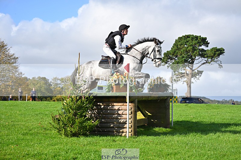 241025-103218-06584 - 001-Cameron.Beer-NEWPORTS.DEFINITELY.UNTOUCHABLE