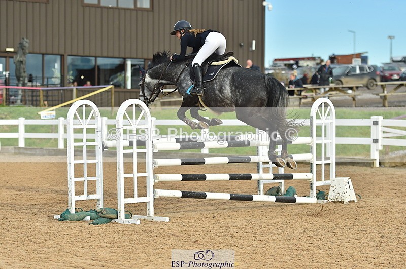 231111A-124338-01940 - Cls 12 Newcomers & 1.10m Open