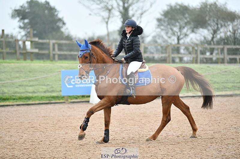 241102A-112318-04278 - SAT Cls 9 British Novice and 90cm Open