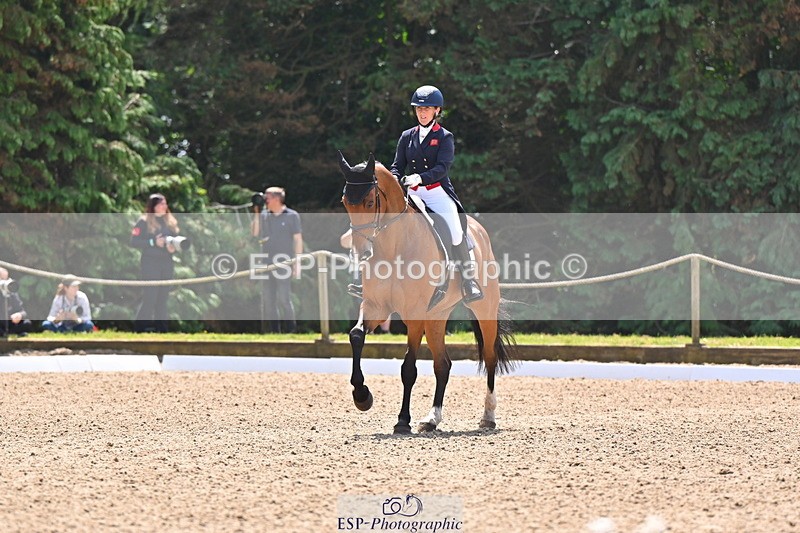 250523A-122506-06527 - D-468-Laura.Collett-LONDON.52