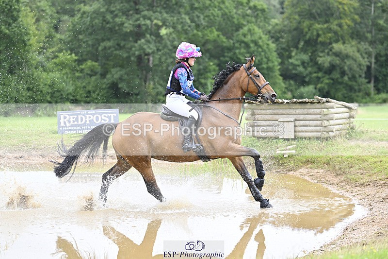 240804-131438-13982 - 464-Tichy_Sanders-SPARHANGER_VELVET