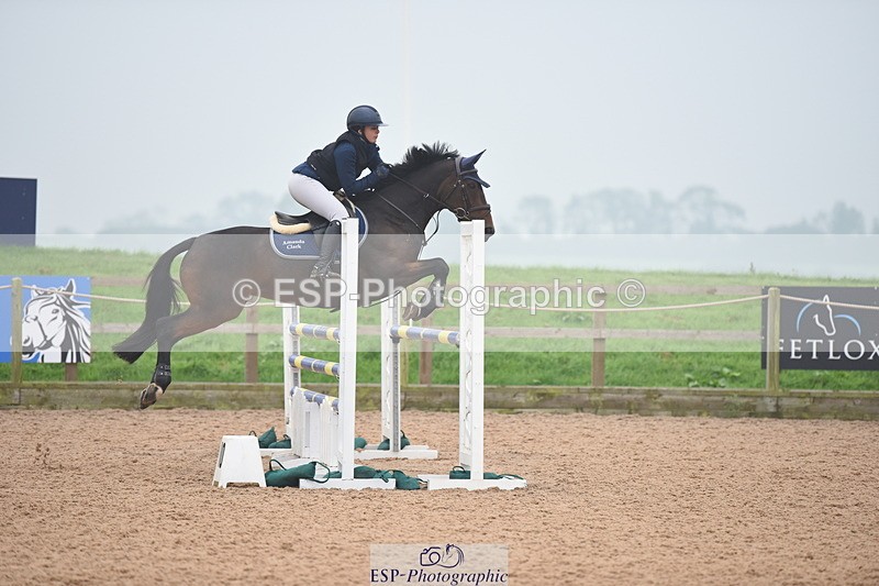 230916A-170610-05754 - Cls 19 Snr 1.10m Derby