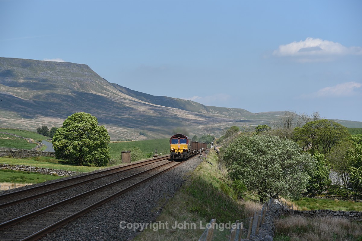 JL - 26.5.17 66053 6E95 Kirkby Thore - Hull CT Shaw Paddock - (Pete) Shaw Paddock