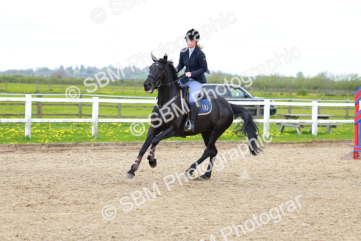 SBM_002000 - class 8 - Senior British Novice - 90cm