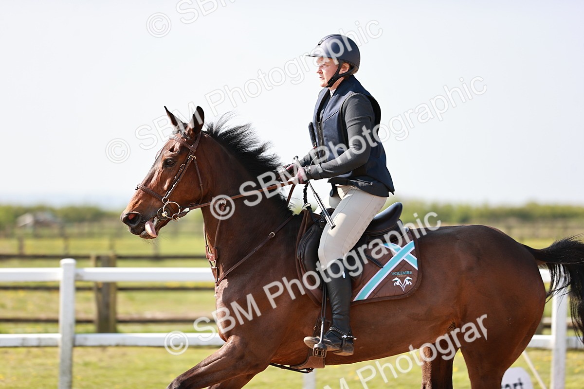  - Class 21 - Senior British Novice - 90cm
