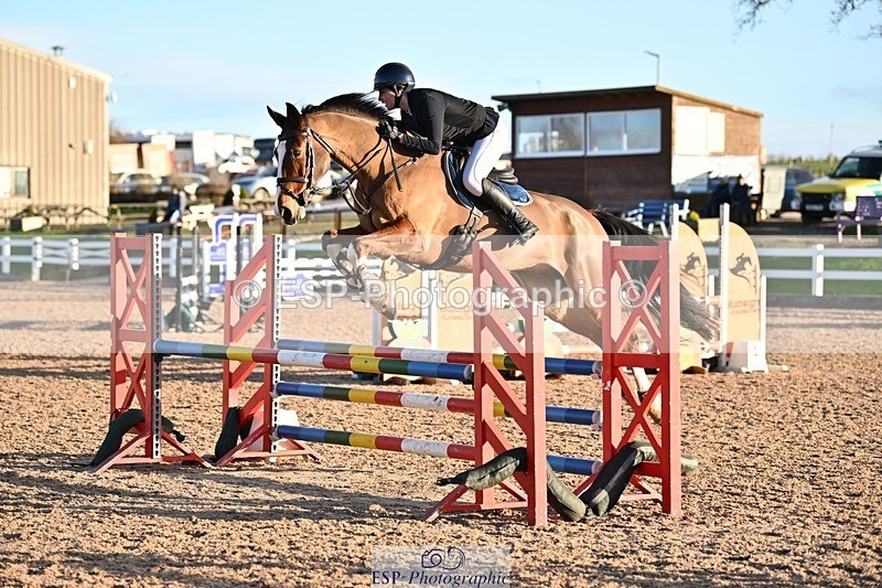 241208-093920-01527 - Cls 18 Bliss of London Novice Champ Q