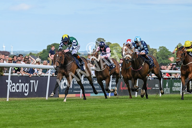 280525-Race 2-Bell Shot-4440 - Race 2