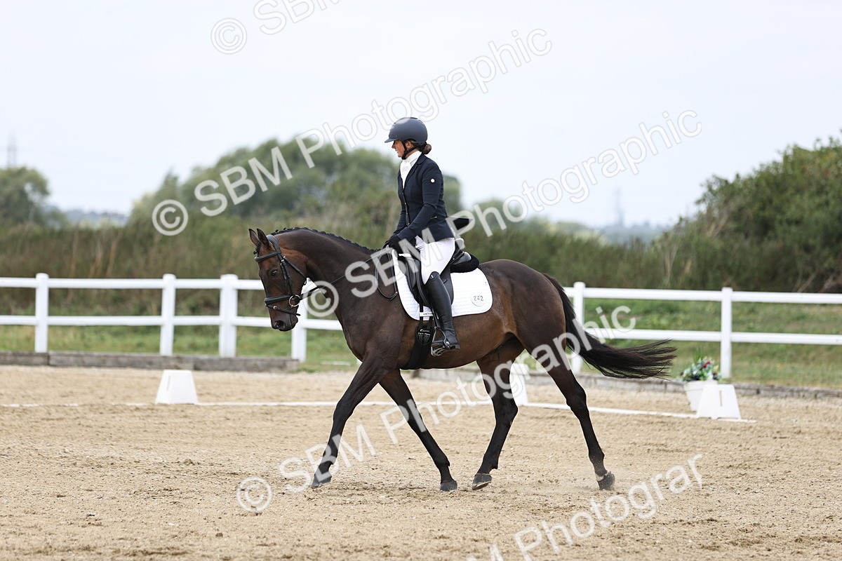 SBM_016874 - Class 14 Novice 23 - 11.53-12.56