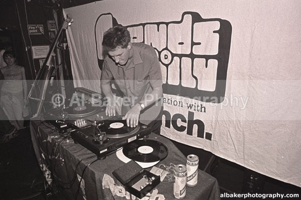 18 peter-parker - Friends & Family @ the-roadhouse 18.11.00