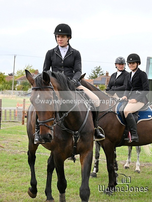 WJ7_0762 - Berks & Bucks Hound Exercise Blewbury 13-09-26