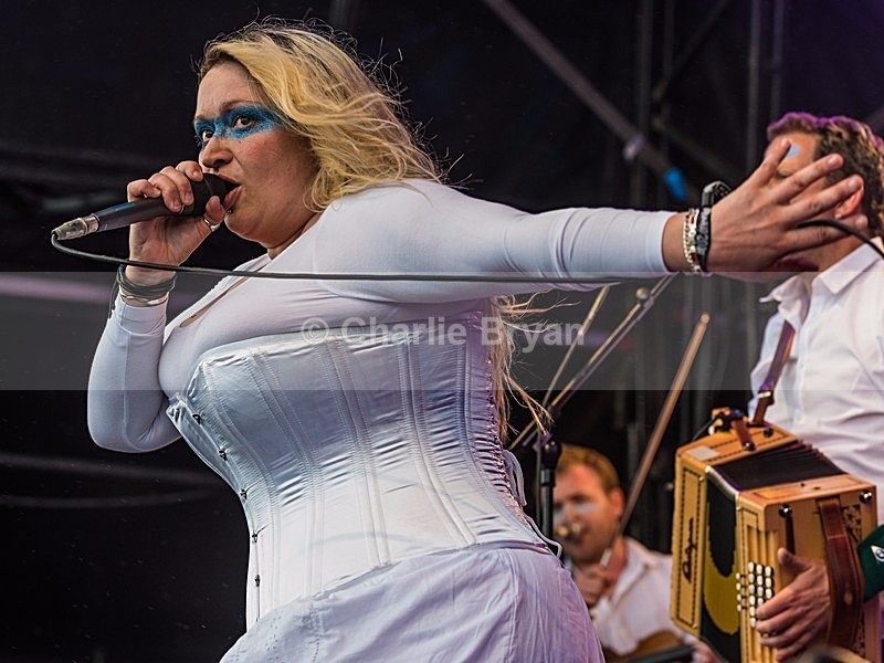 Eliza Carthy  the Wayward Band-4877 - Womad UK 2017