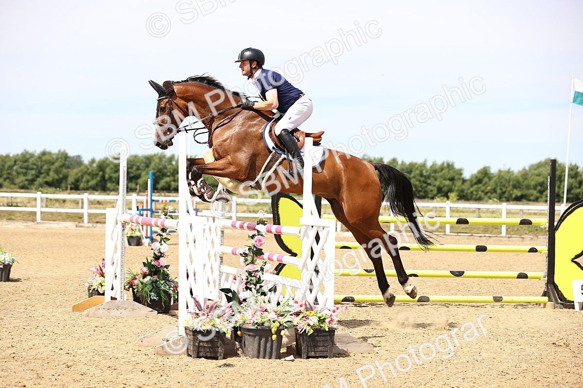 SBM_000591 - Class 15 - Redpost Equestian Senior Foxhunter - 1.20m