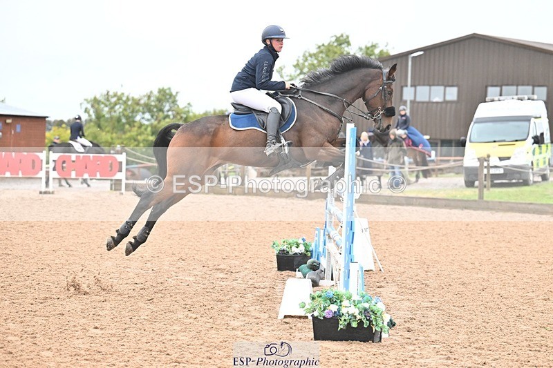 251003-131657-01074 - Cls 3 Foxhunter and 1.20m