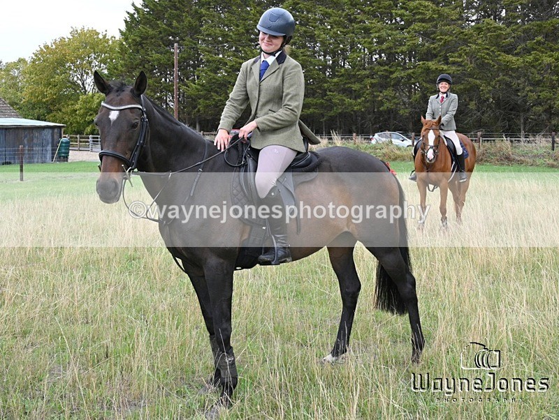 WJ7_0749 - Berks & Bucks Hound Exercise Blewbury 13-09-26