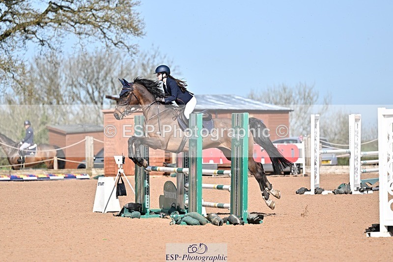 260408-104540-00228 - Cls 2 British Novice and 90cm