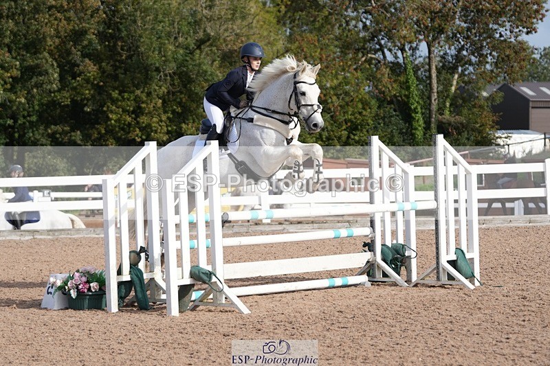 251005-102536-02539 - Cls 22 British Novice and 90cm