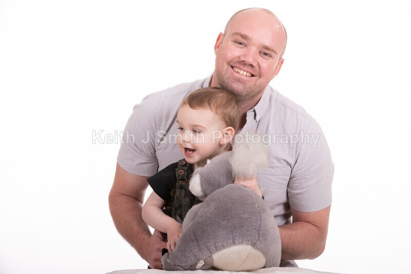 2KJS2774 - Jannie, Kristen & family. Studio