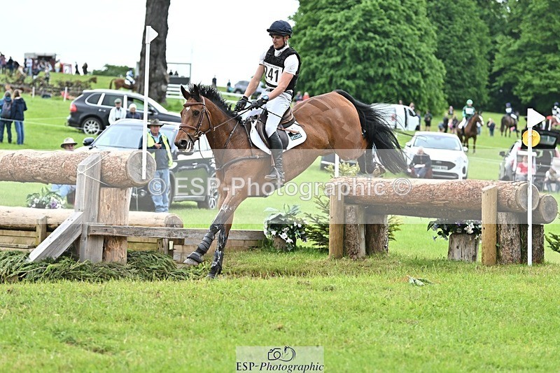 240525-161911-17553 - 241-CLASS_ROMANCE-Jack_Pinkney