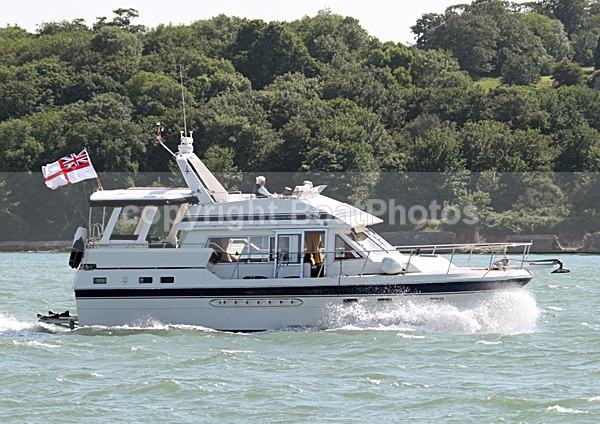 100613 TRADER IMG_2497 - Flybridge Cruisers