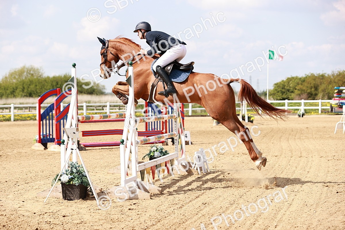  - Class 26 - Senior Foxhunter - 1.20m