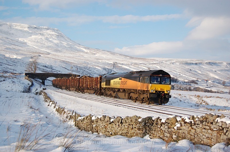 22.1.13 - 66849 'Wylam Dilly' 6J37 Carlisle - Chirk, Ais Gill - Ais Gill (road bridge southbound)