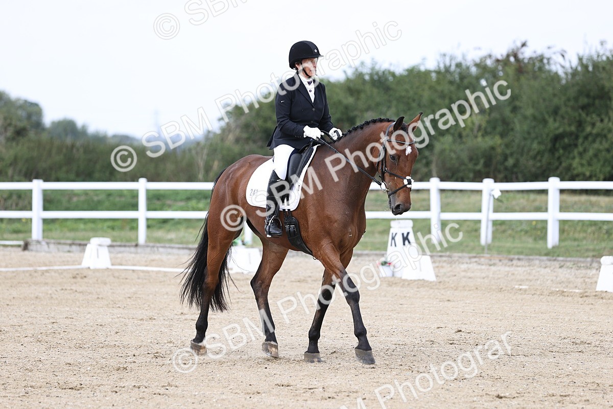 SBM_017527 - Class 14 - Novice 23 - 13.52-14.55