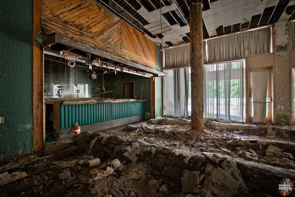 Harmony House Resort - Photographs by Matthew Christopher Murray of Abandoned America