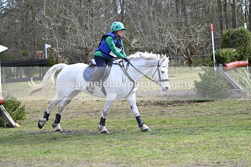 WJ7_0039 - Time 10:13 to 10:38 Times at the Fence