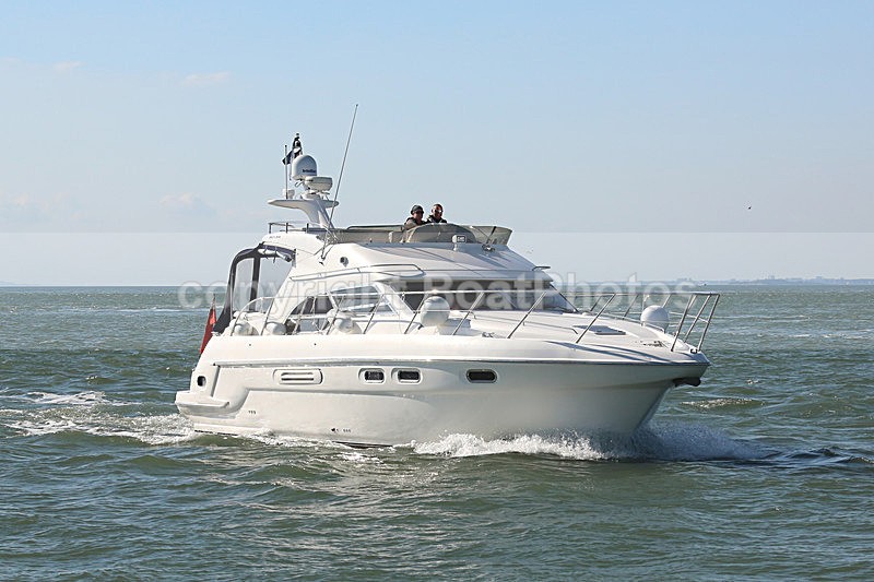 150927 IXORA - SEALINE F43 WT7A4003 - Flybridge Cruisers