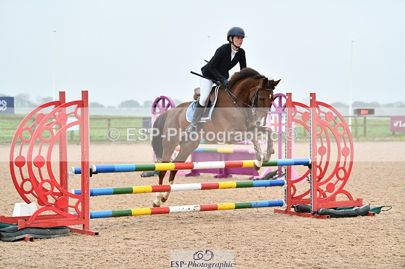 241102A-105057-04114 - SAT Cls 9 British Novice and 90cm Open