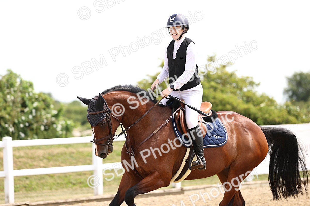 SBM_000543 - Class 15 - Redpost Equestian Senior Foxhunter - 1.20m
