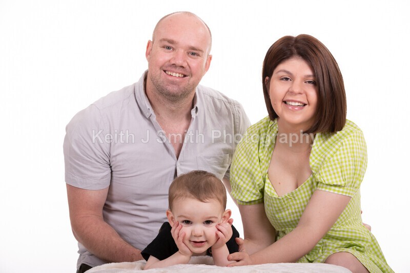 2KJS2745 - Jannie, Kristen & family. Studio