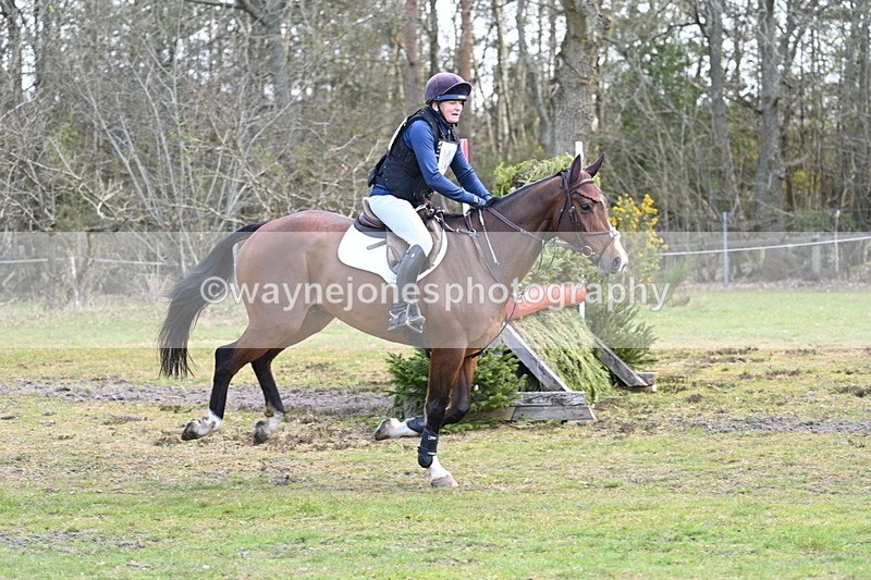 WJ7_0087 - Time 10:13 to 10:38 Times at the Fence