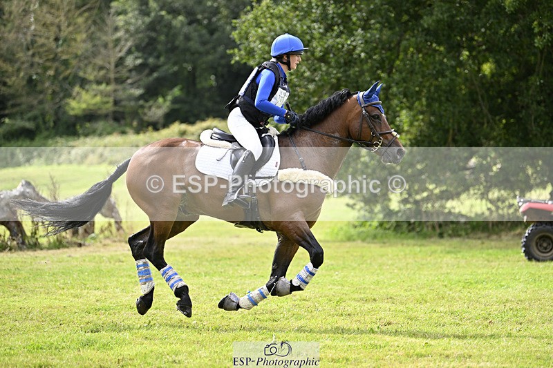 240825X-140806-34750 - 80cm XC 14.30 to 15.30