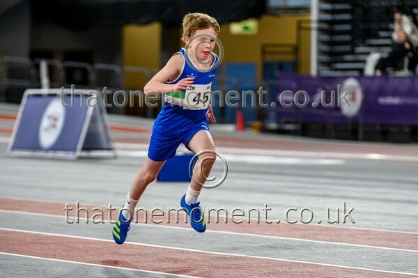 AgeInd25SUN-923268 - Track Male