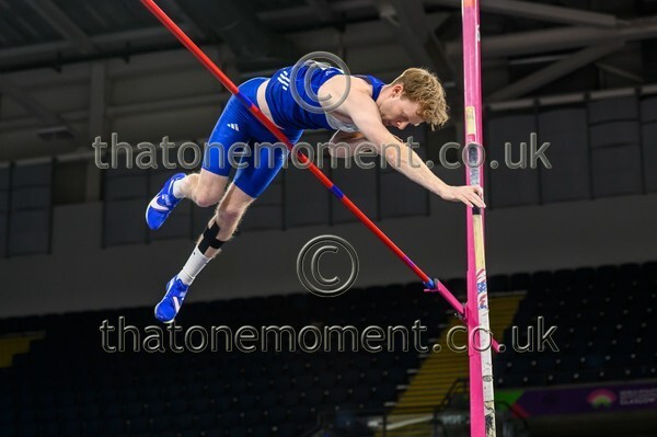 AgeInd25SUN-914345 - Field Male