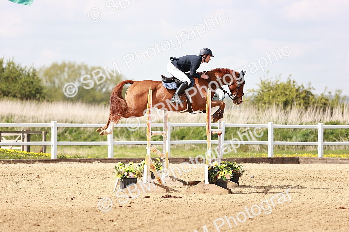  - Class 26 - Senior Foxhunter - 1.20m