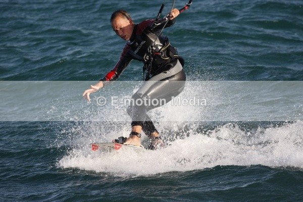 KS 260908-16 - Kite Surfing