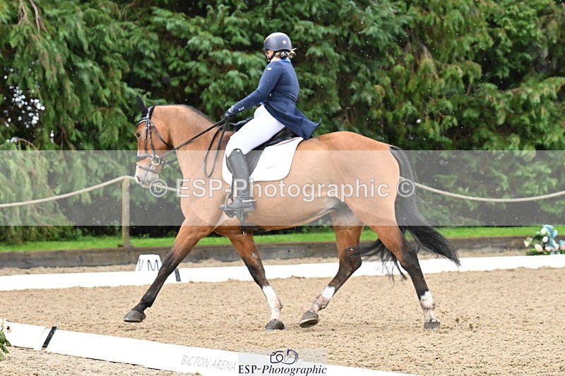 251023A-125238-02017 - C-240-Issy.Hollidge