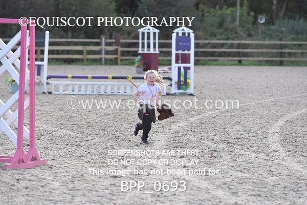 BPP_0693 - HOBBY HORSE SHOWJUMPING CLASSES