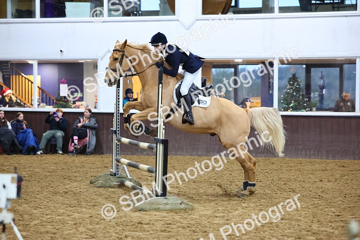 SBM_002556 - Class 6 - Holly & Ivy Stakes - 90cm