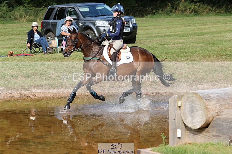 240825X-100317-31536 - 70cm XC 10.00 to 11.00