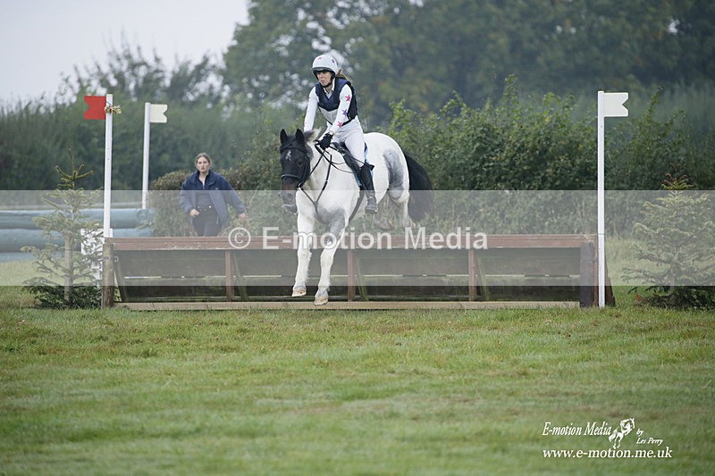 WWHT 171021 0107 - Novice Restricted (0.80m)  17/10/21