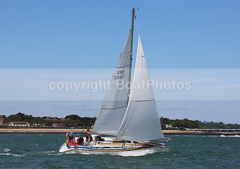 130601 GBR3552T WT7A9219 - ROUND THE ISLAND RACE - 1st June 2013