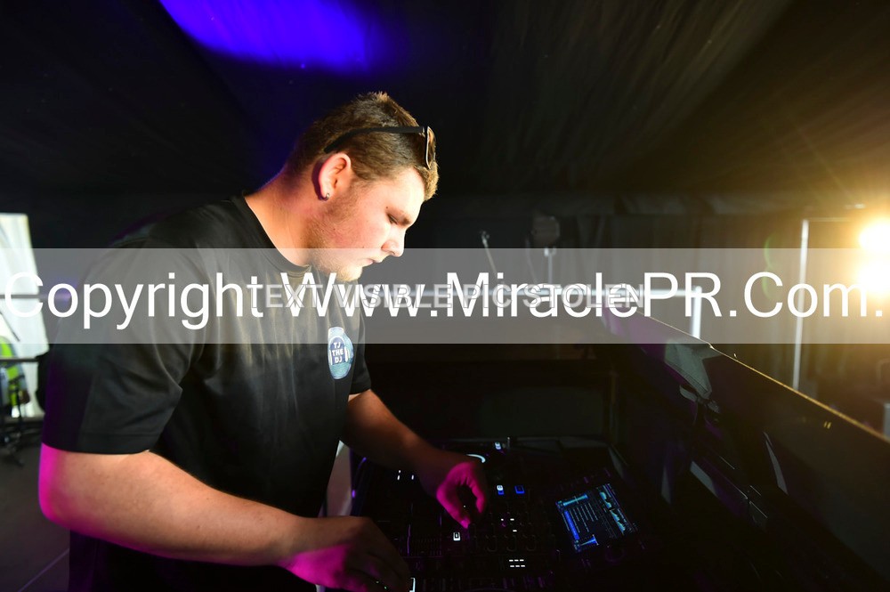 SH4_9953 - Tj the DJ