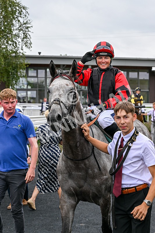 170826-Race 1-Stellarmasterpiece-8926 - Race 1 14.15pm Download The Raceday Ready App Amateur Jockeys' Handicap