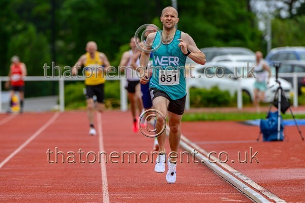 ComMast25-929749 - Track Male Set One