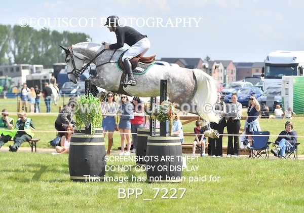BPP_7227 - CLASS 3 Andrew Hamilton Coach, RHS Foxhunter Championship Qualifier