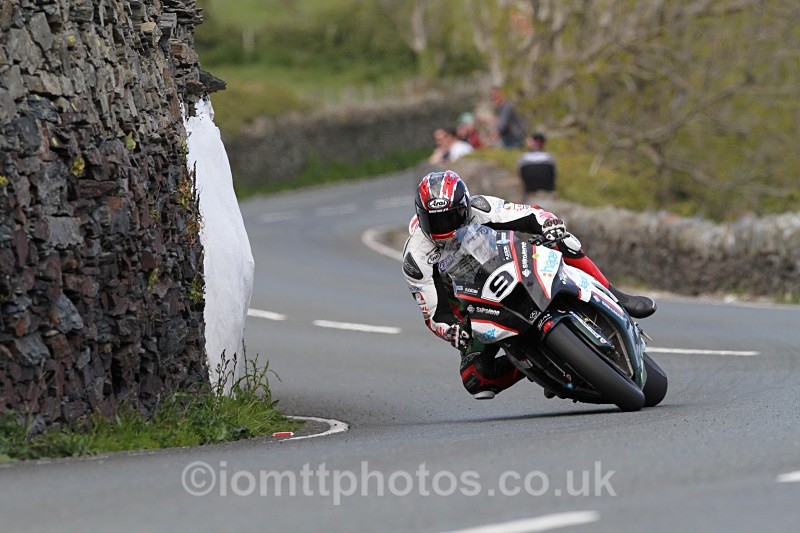 Ian Hutchinson - RST Superbike Race